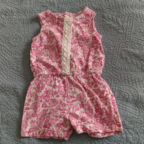 Sandles & 2 one piece outfits - Picture 5 of 9